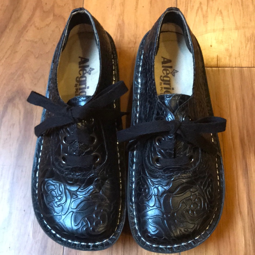 Algeria Women’s Shoes. Size 6 EU 36
